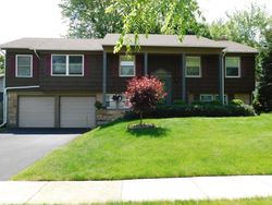 Pre-foreclosure in  WINDSOR DR Buffalo Grove, IL 60089
