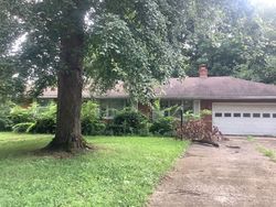 Pre-foreclosure in  CHEROKEE DR Henderson, KY 42420