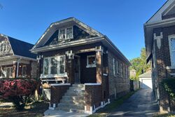 Pre-foreclosure in  LOMBARD AVE Berwyn, IL 60402
