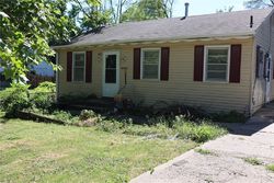 Pre-foreclosure in  SW 8TH ST Des Moines, IA 50315