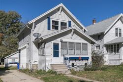 Pre-foreclosure in  6TH AVE SE Cedar Rapids, IA 52403