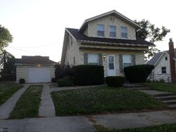 Pre-foreclosure in  N 11TH ST Marshalltown, IA 50158