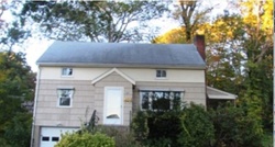 Pre-foreclosure in  HOLLOW TREE RD Norwalk, CT 06854