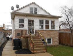 Pre-foreclosure in  W MELROSE ST Chicago, IL 60634