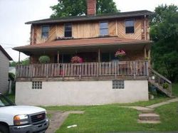 Pre-foreclosure in  OVERHILL ST South Park, PA 15129