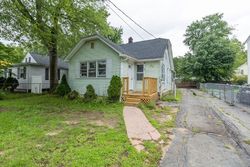 Pre-foreclosure in  GLENWOOD ST Springfield, MA 01119