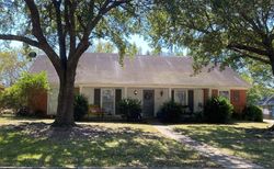 Pre-foreclosure in  RED OAK DR Madison, MS 39110