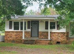 Pre-foreclosure in  LEANNA DR Fayetteville, NC 28312