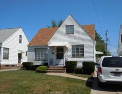 Pre-foreclosure in  RENWOOD DR Cleveland, OH 44129
