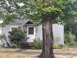 Pre-foreclosure in  NE GALLOWAY ST Mcminnville, OR 97128