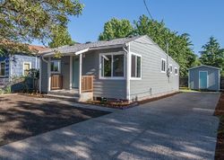 Pre-foreclosure in  SE CARLTON ST Portland, OR 97206