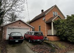 Pre-foreclosure in  NE GRAND AVE Portland, OR 97212