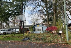 Pre-foreclosure in  SE ALDERWAY AVE Portland, OR 97267