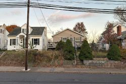 Pre-foreclosure in  E 6TH ST Red Hill, PA 18076