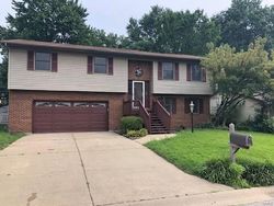 Pre-foreclosure in  HUNTLEIGH DR Belleville, IL 62220