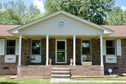 Pre-foreclosure in  GRANDVIEW DR Manchester, TN 37355