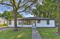 Pre-foreclosure in  S GRAND AVE Gainesville, TX 76240