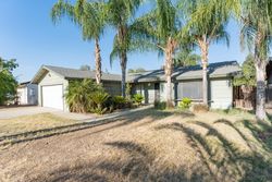 Pre-foreclosure in  N OAK PARK ST Visalia, CA 93291