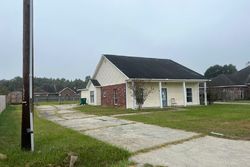 Pre-foreclosure in  MICHELLE ST Walker, LA 70785