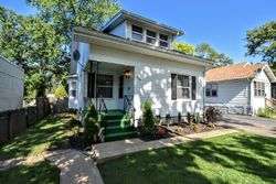 Pre-foreclosure in  N LINDEN AVE Waukegan, IL 60085