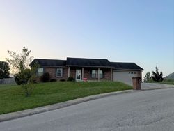 Pre-foreclosure Listing in EAGLE POINT DR BEREA, KY 40403