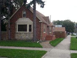 Pre-foreclosure in  S RHODES AVE Chicago, IL 60628