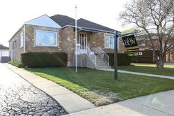 Pre-foreclosure in  WESLEY TER Schiller Park, IL 60176