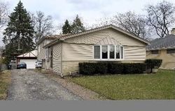 Pre-foreclosure in  N WILLE ST Mount Prospect, IL 60056