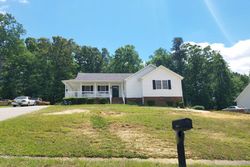 Pre-foreclosure in  PHEASANT CT Petersburg, VA 23803