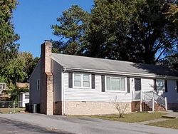 Pre-foreclosure in  GARDENGATE RD Midlothian, VA 23112