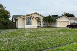 Pre-foreclosure in  SE MANSFIELD ST Port Saint Lucie, FL 34952