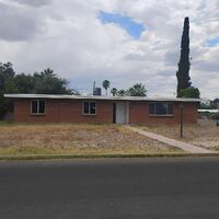 Pre-foreclosure in  E BLACKLIDGE DR Tucson, AZ 85719