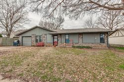 Pre-foreclosure in  TWINTREE DR Norman, OK 73071