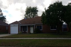 Pre-foreclosure in  SYCAMORE DR Euclid, OH 44132