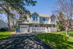 Pre-foreclosure in  MEADOW RD Clark, NJ 07066