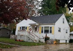 Pre-foreclosure in  SIDNEY ST Bay City, MI 48706