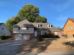 Pre-foreclosure in  SW 33RD ST Topeka, KS 66614