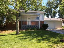 Pre-foreclosure in  W HILLVIEW PL Columbus, IN 47201
