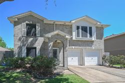 Pre-foreclosure in  TEAL GLEN ST Pearland, TX 77584