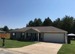 Pre-foreclosure in  GLEN OAKS DR Benton, AR 72015