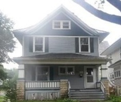 Pre-foreclosure in  WASHINGTON AVE SE Cedar Rapids, IA 52403