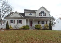 Pre-foreclosure in  SOUTHAVEN AVE Medford, NY 11763