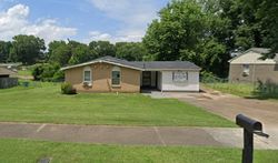 Pre-foreclosure in  CHATTERING LN Memphis, TN 38127