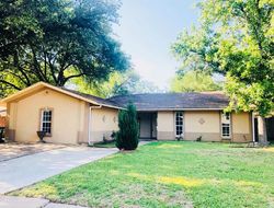 Pre-foreclosure in  GUINEVERE ST Arlington, TX 76014