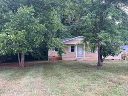 Pre-foreclosure in  STRAWBERRY DR Inman, SC 29349
