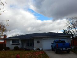 Pre-foreclosure in  KNOLSON ST Livonia, MI 48154