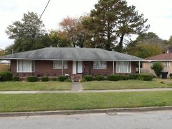 Pre-foreclosure in  CARVER CIR Portsmouth, VA 23701