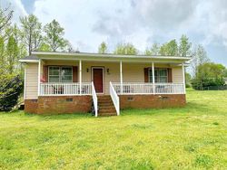 Pre-foreclosure in  GARDENVIEW DR Inman, SC 29349