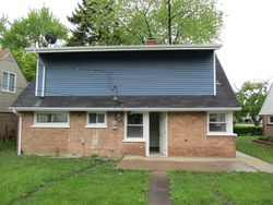 Pre-foreclosure in  RIDGEWOOD AVE Lansing, IL 60438