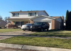  Newcastle Dr, Warren MI